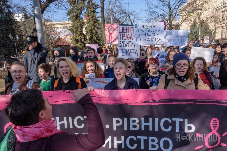 Жіноча солідарність в Україні: мотивація та позитивний досвід